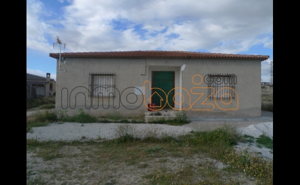 CASA EN PLANTA BAJA